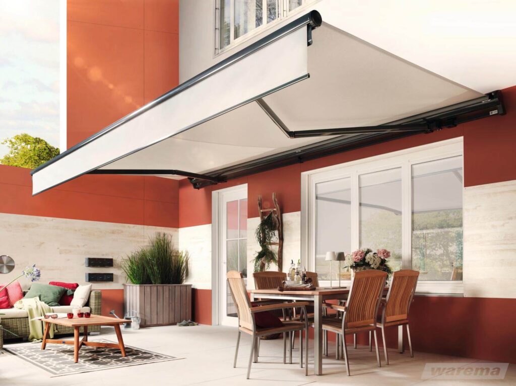 Markise mit großem Ausfall