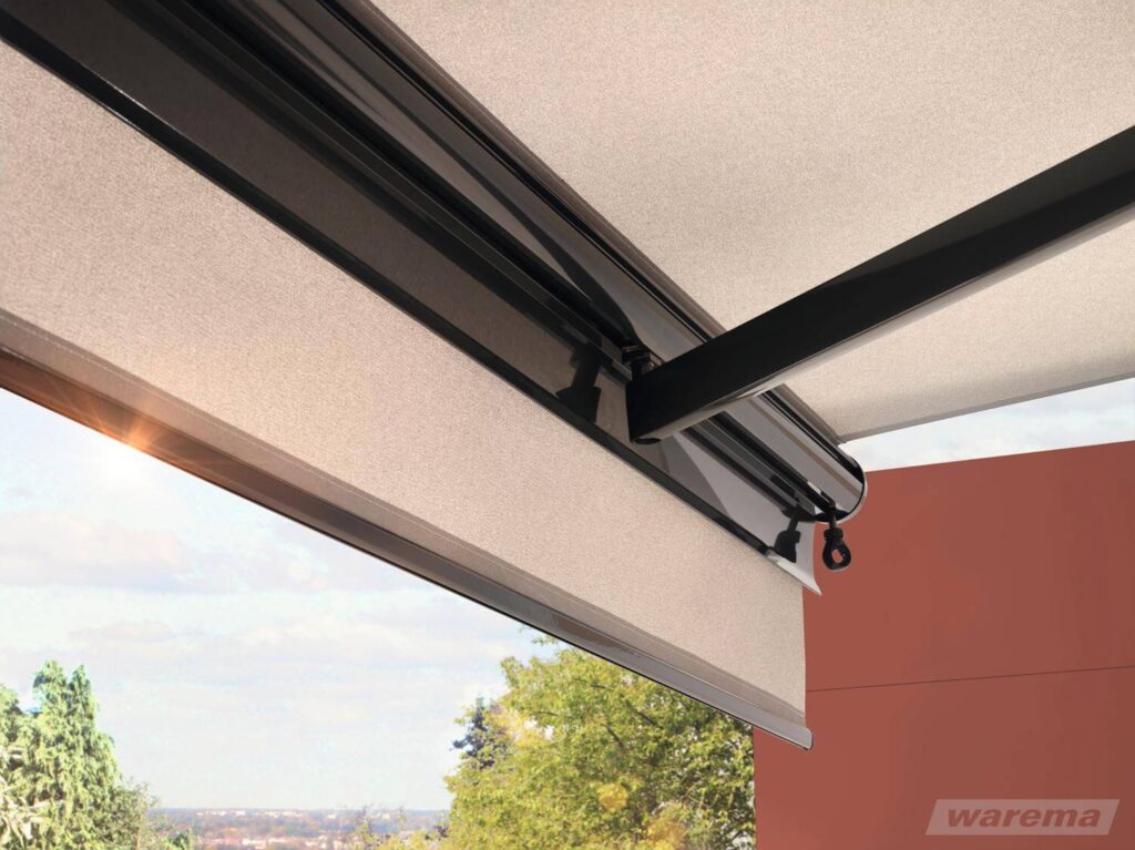 Markise mit ausfahrbarem Volant